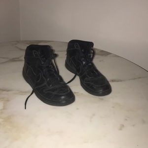 Black Air Force ones - Medium tops